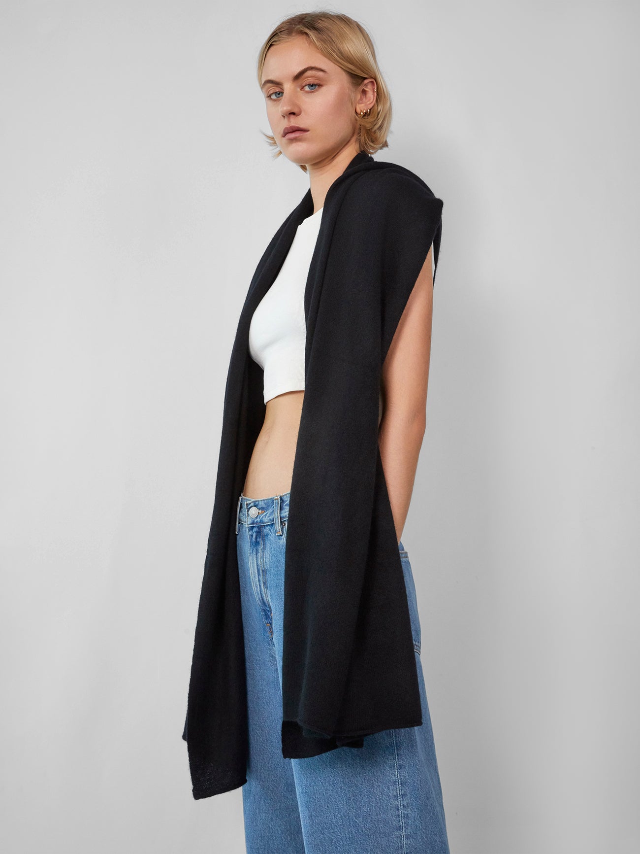 The Cashmere Scarf in Black