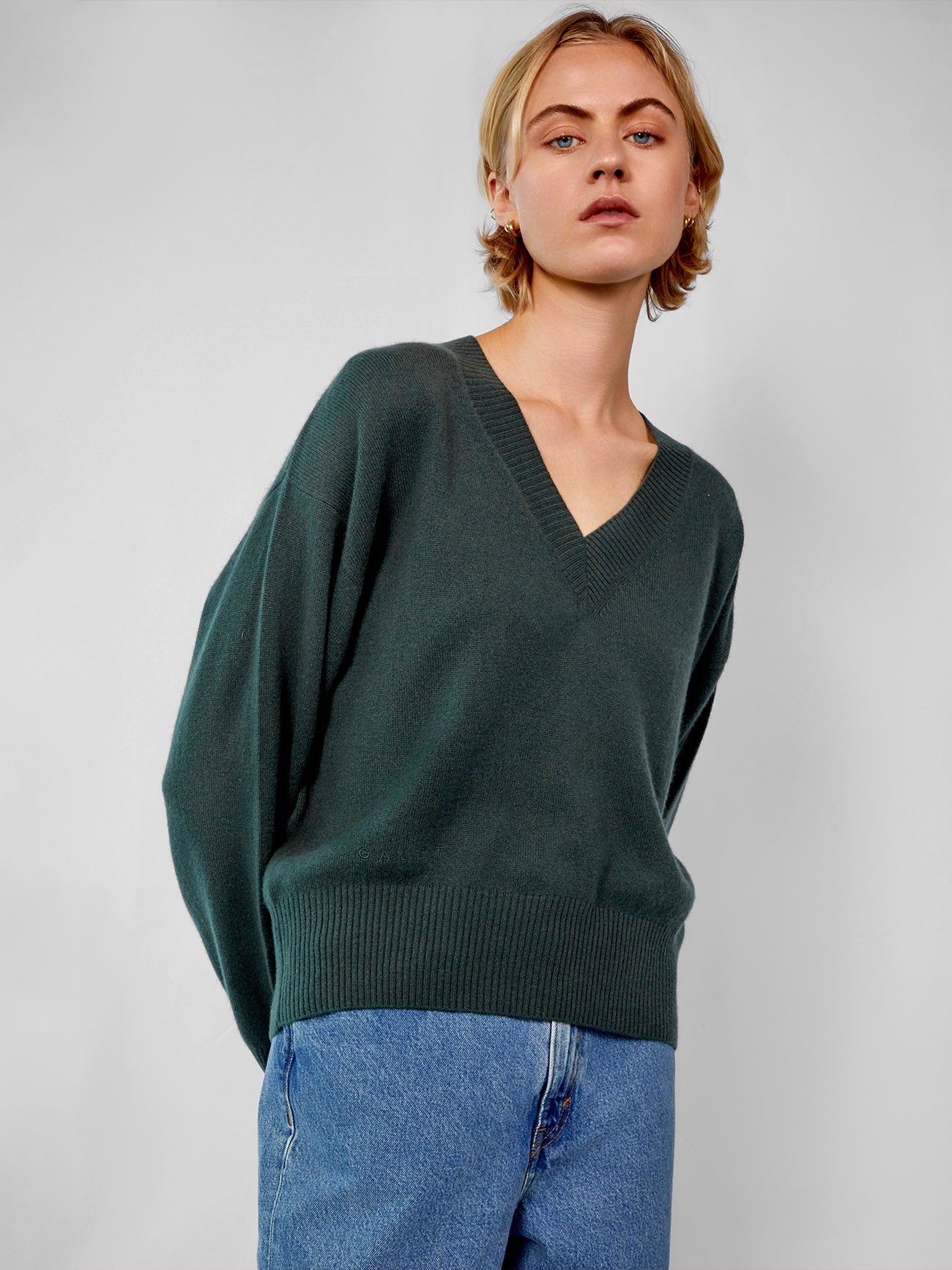 The Cashmere V Neck in British Racing Green