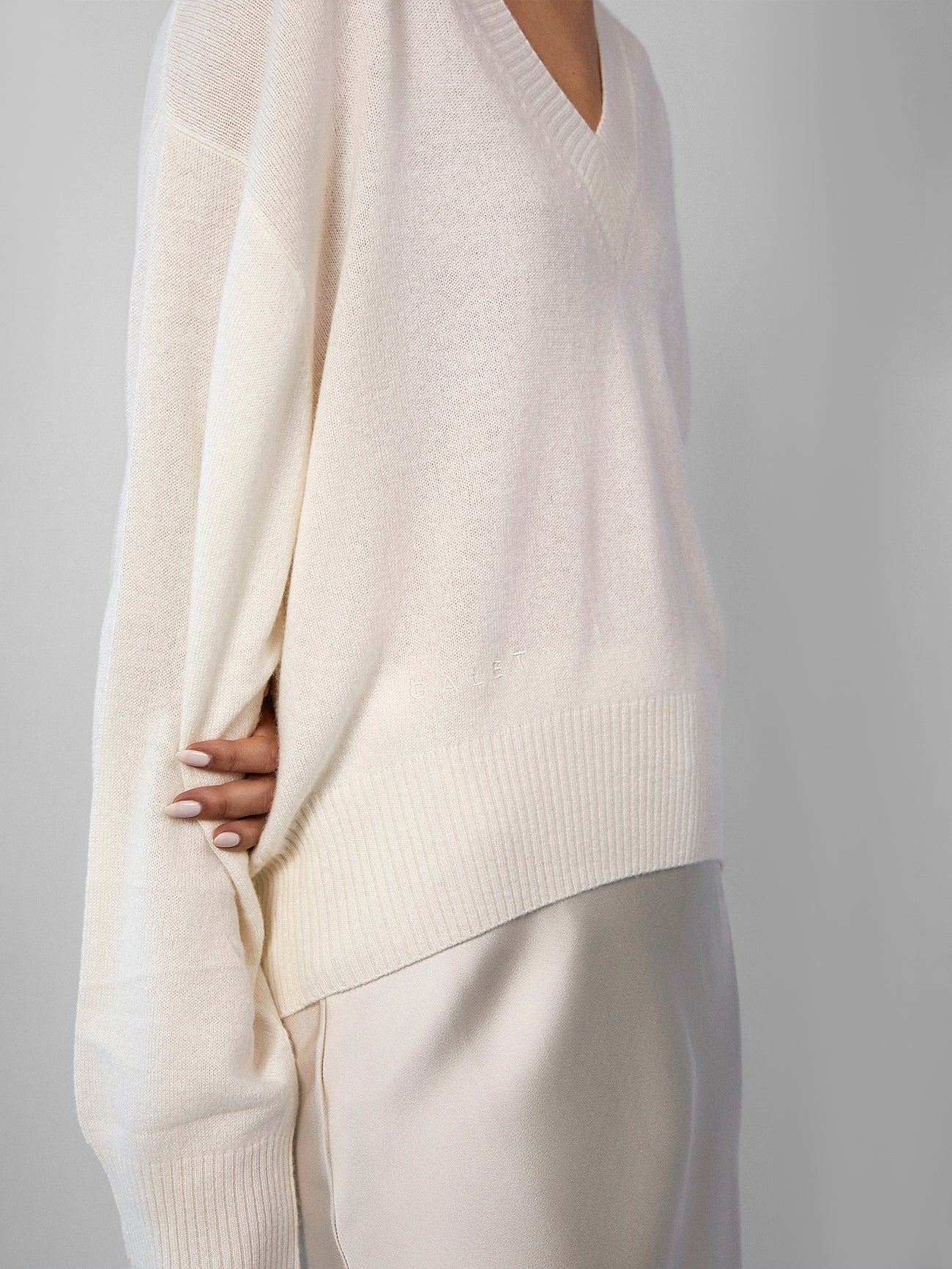 The Cashmere V Neck in Ecru