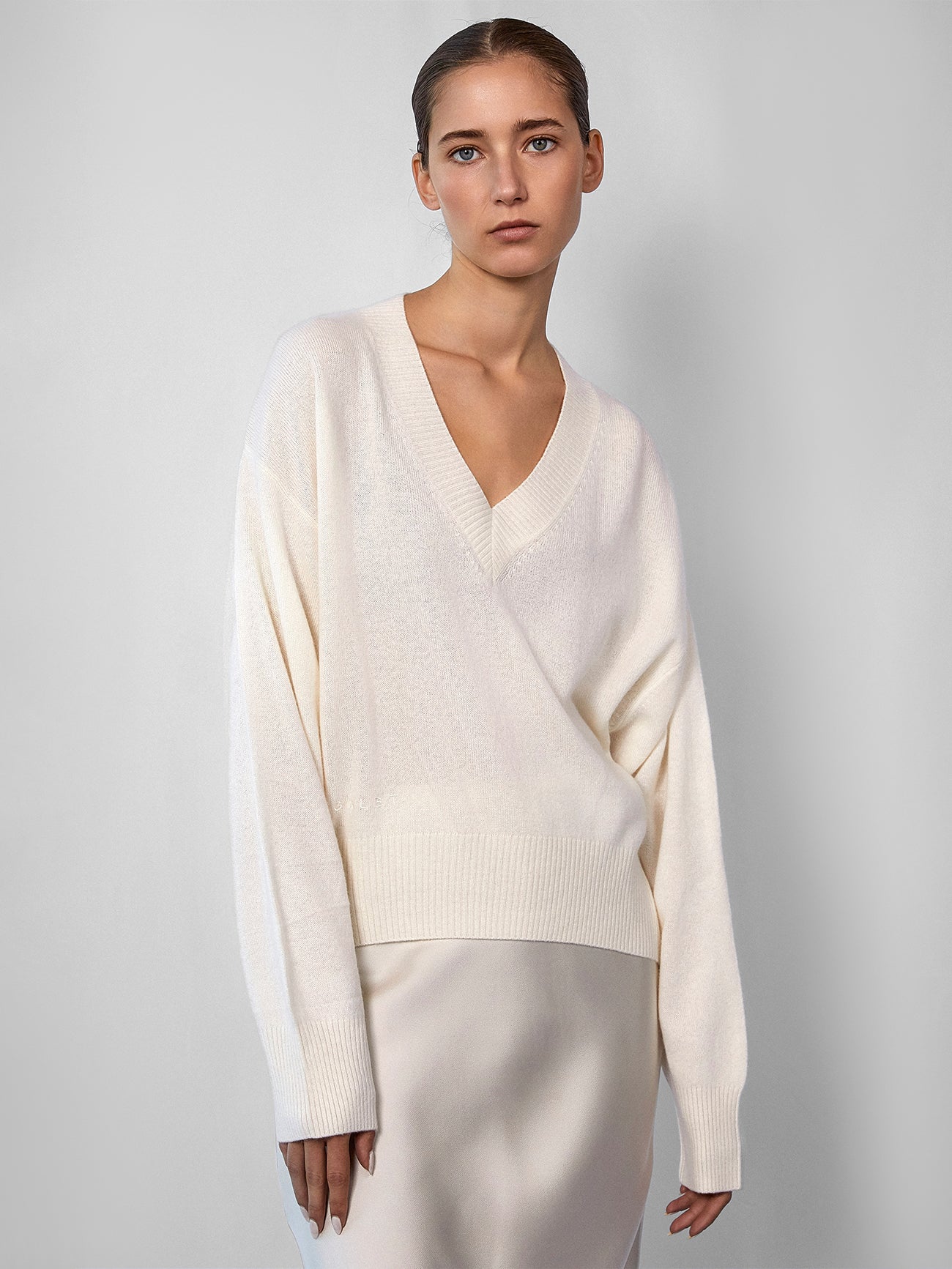 The Cashmere V Neck in Ecru